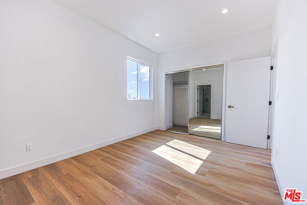 1921 Carmona Avenue Property Photo 53