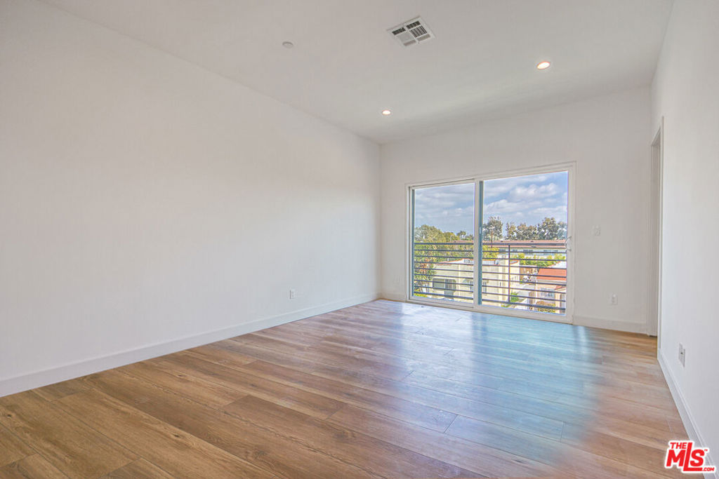 1921 Carmona Avenue Property Photo 60