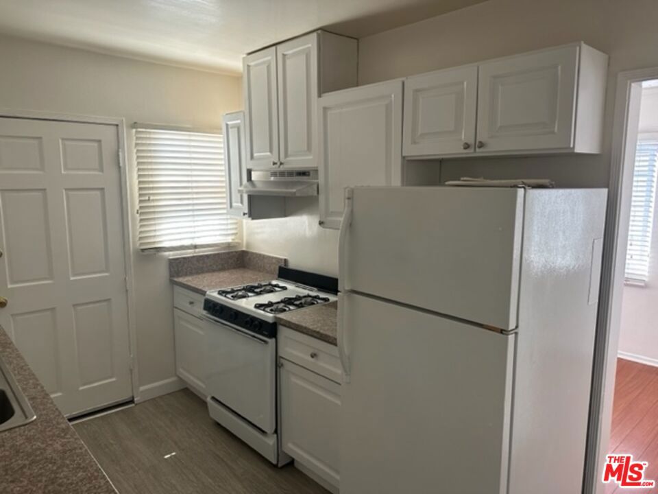 1706 S Crescent Heights Boulevard Property Photo 9