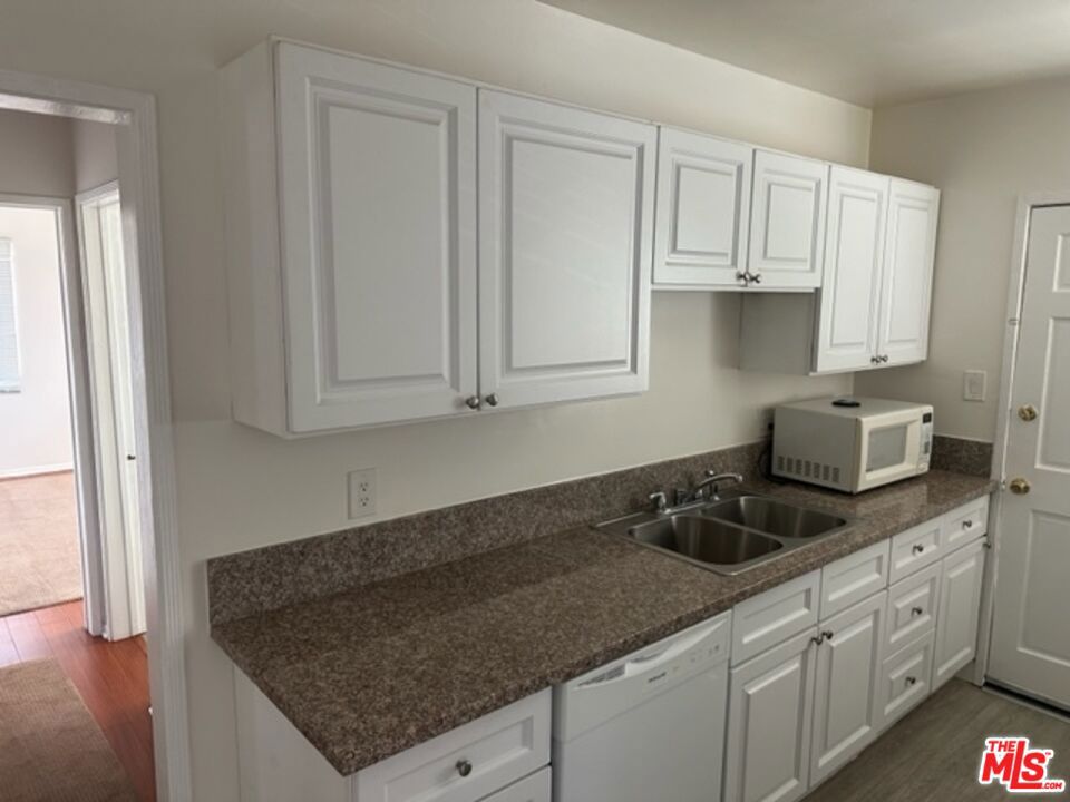 1706 S Crescent Heights Boulevard Property Photo 10