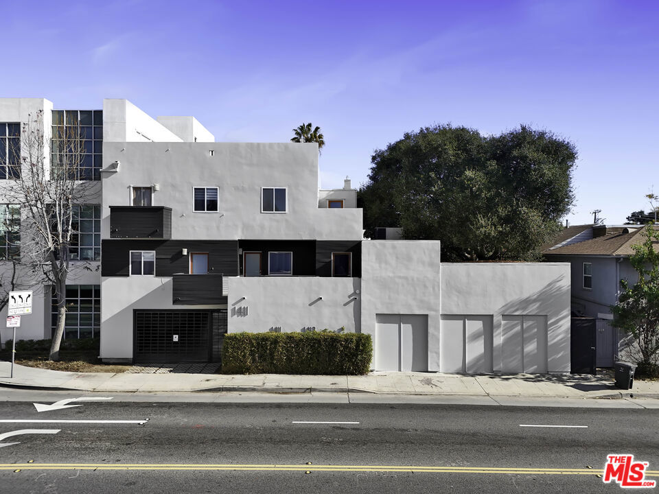 1411 Cloverfield Boulevard Property Photo 2