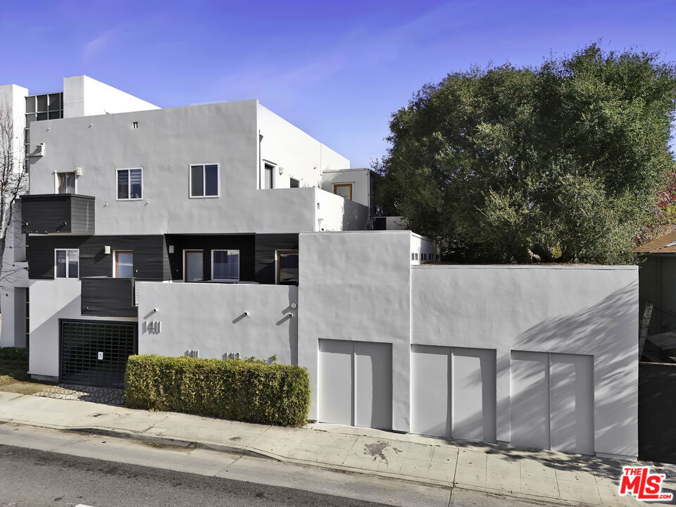 1411 Cloverfield Boulevard Property Photo 5