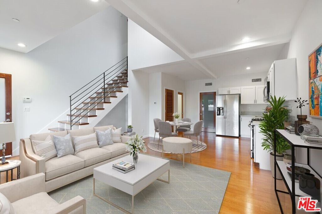 1411 Cloverfield Boulevard Property Photo 9