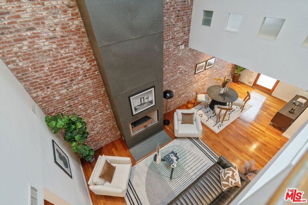 1411 Cloverfield Boulevard Property Photo 10