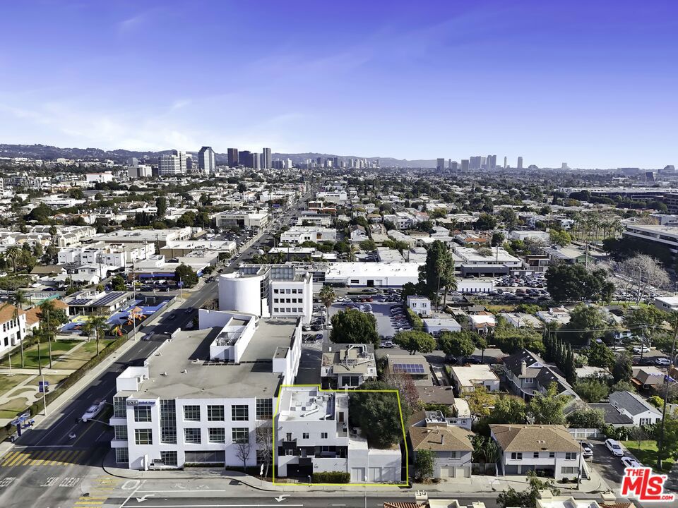 1411 Cloverfield Boulevard Property Photo 14