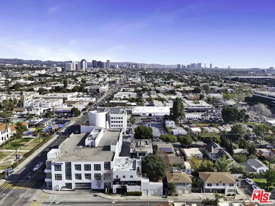 1411 Cloverfield Boulevard Property Photo 15
