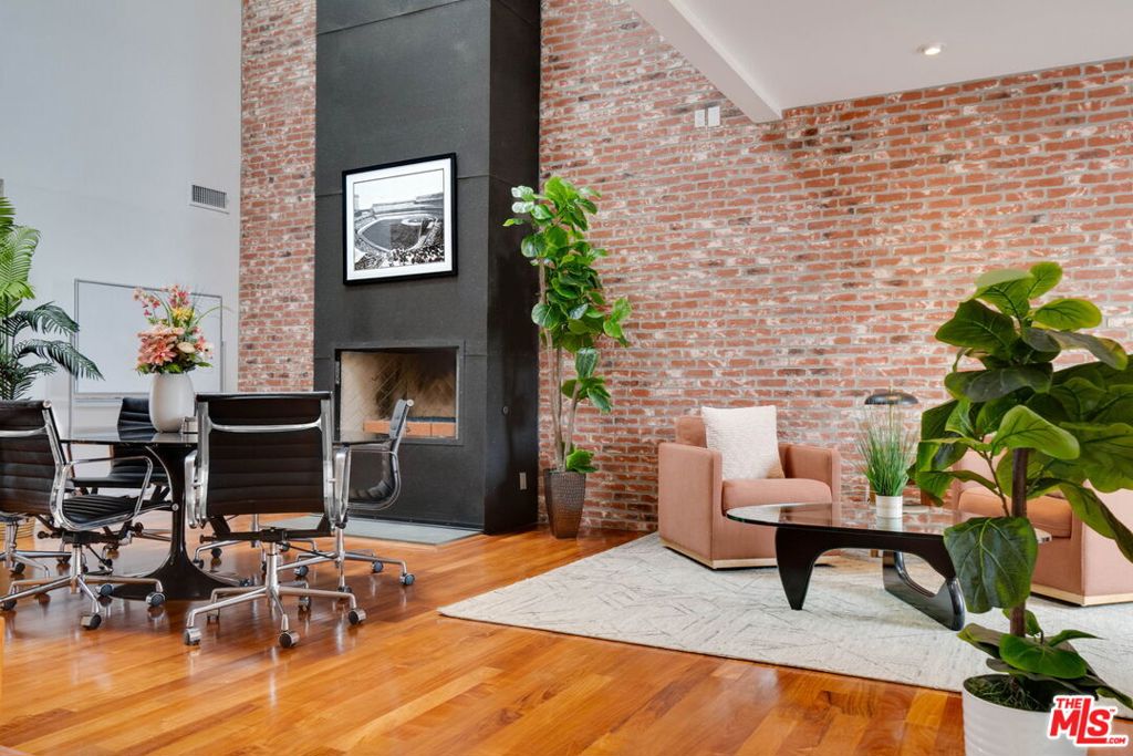 1411 Cloverfield Boulevard Property Photo 22