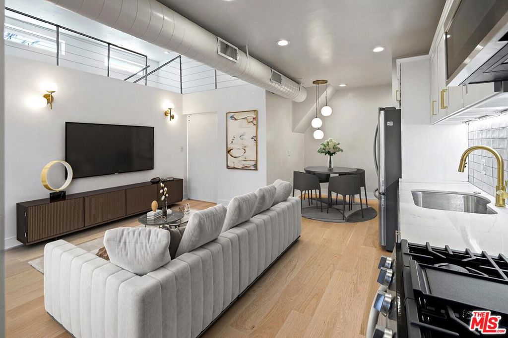 1411 Cloverfield Boulevard Property Photo 24