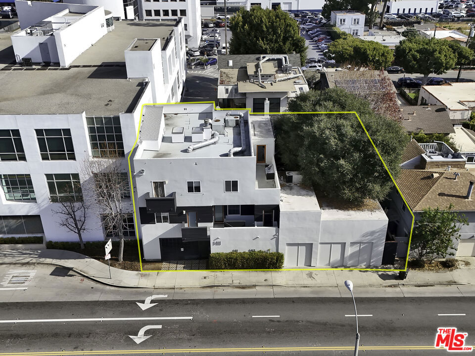 1411 Cloverfield Boulevard Property Photo 37