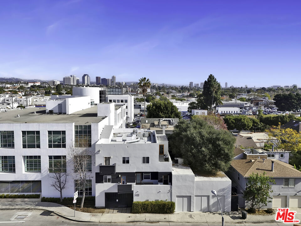 1411 Cloverfield Boulevard Property Photo 40