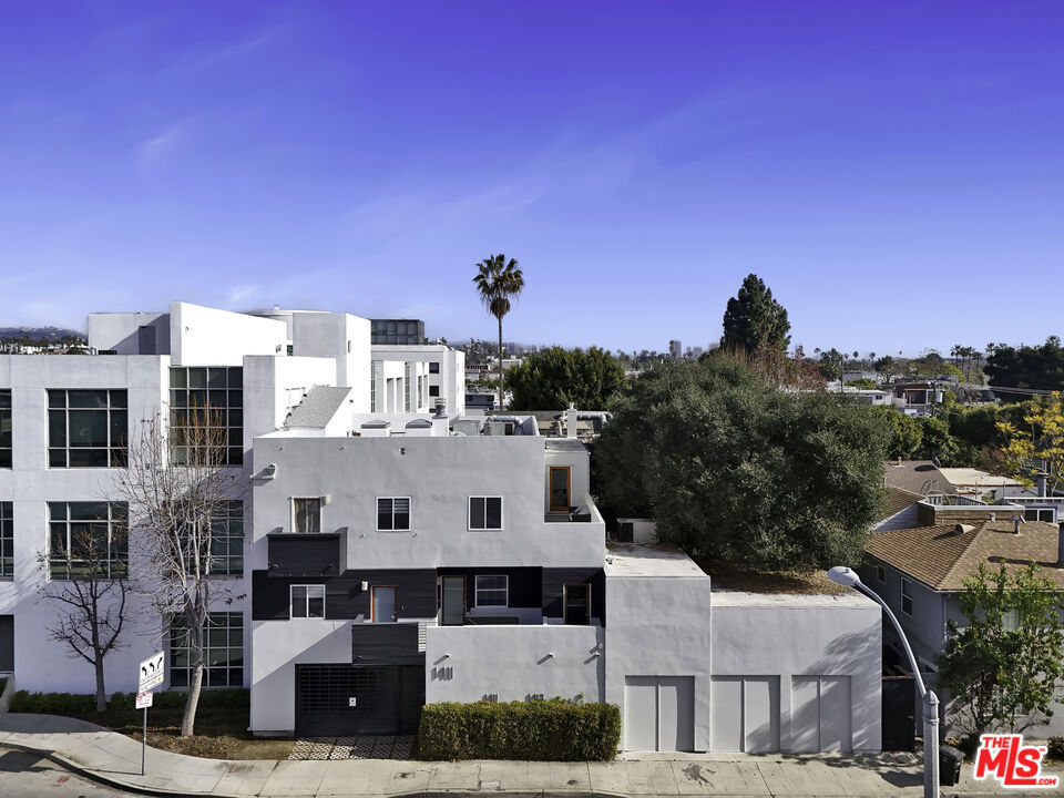 1411 Cloverfield Boulevard Property Photo 41