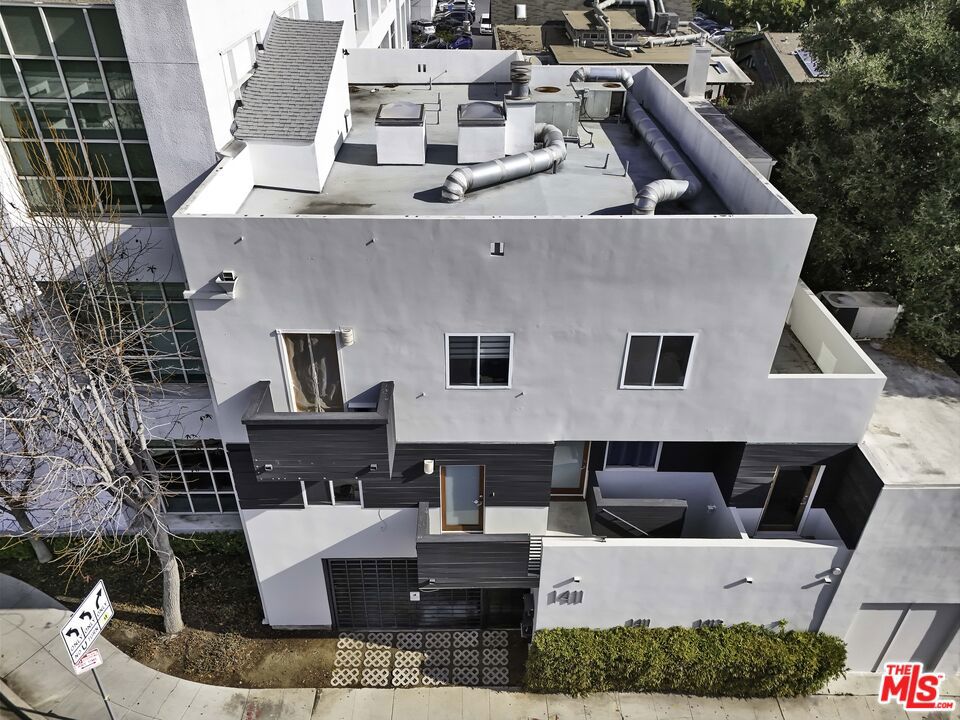 1411 Cloverfield Boulevard Property Photo 46