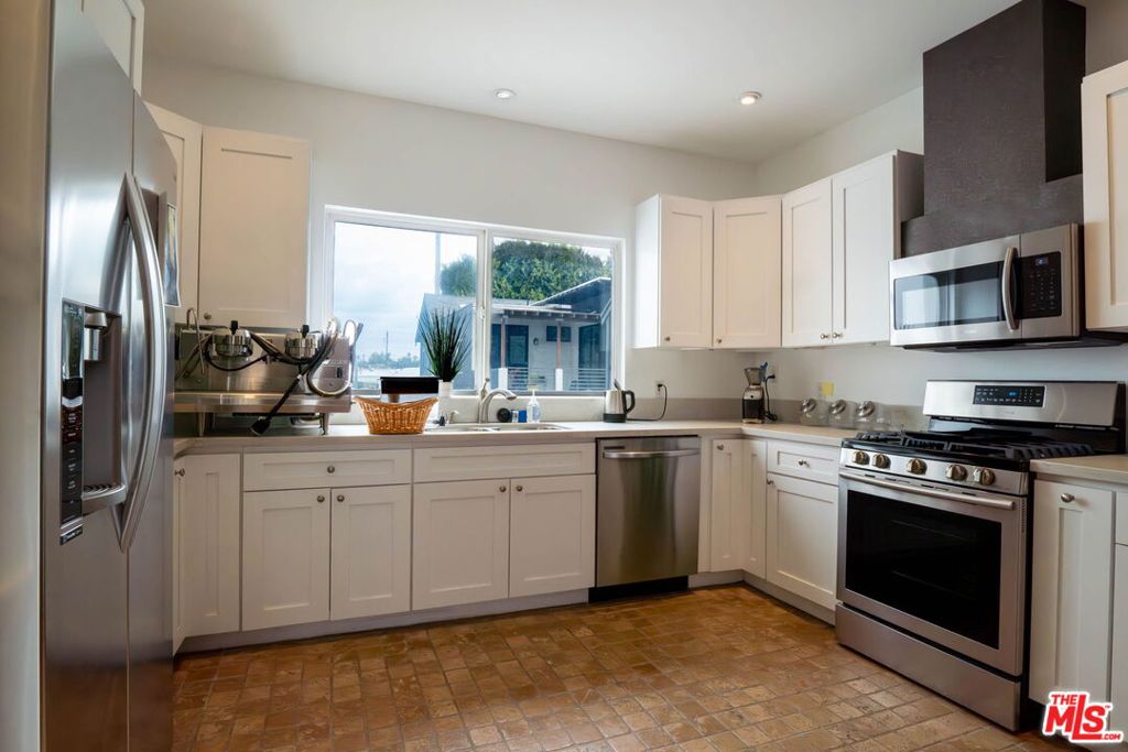 1411 Cloverfield Boulevard Property Photo 48
