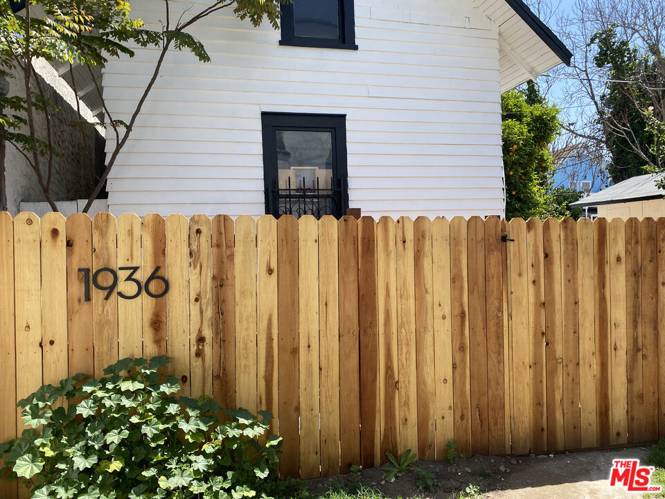 1934 New England Street Property Photo 3