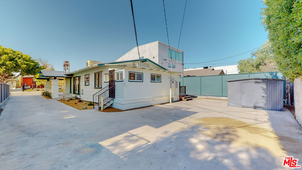 536 N N Larchmont Boulevard Property Photo 13