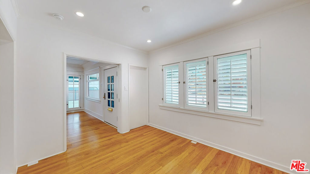536 N N Larchmont Boulevard Property Photo 20