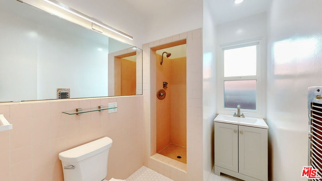 536 N N Larchmont Boulevard Property Photo 25