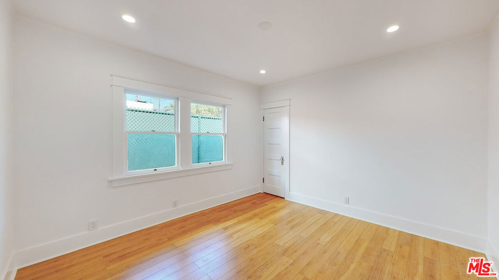 536 N N Larchmont Boulevard Property Photo 26