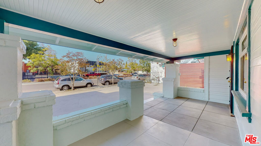 536 N N Larchmont Boulevard Property Photo 40