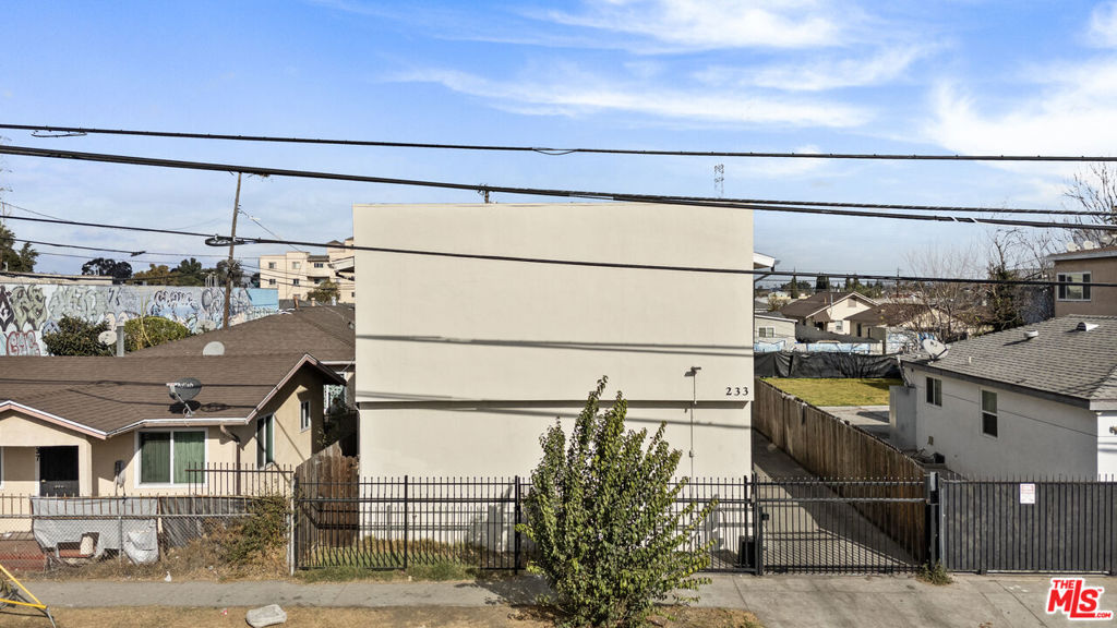 233 W Century Boulevard Property Photo 8