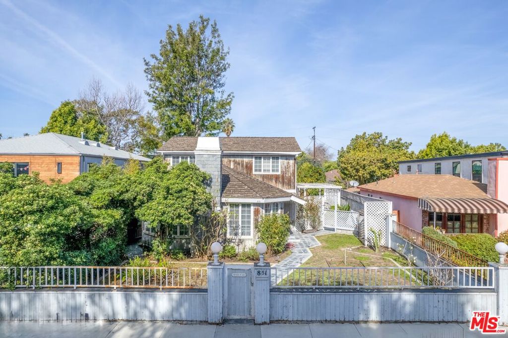 851 Dickson Street Property Photo