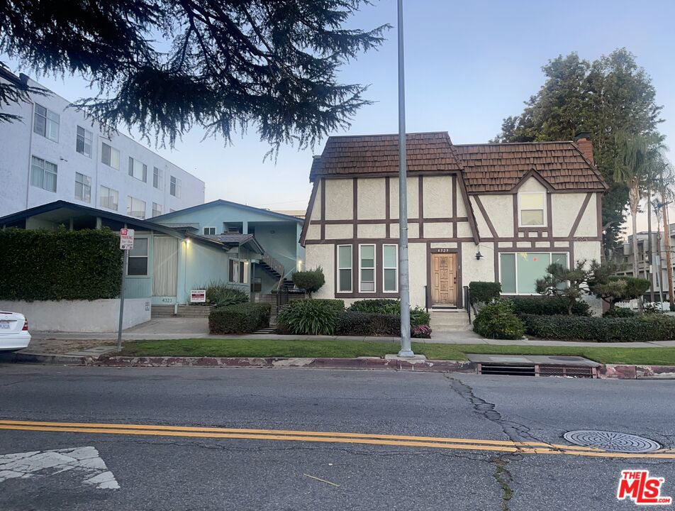 4323 Van Nuys Boulevard Property Photo 2
