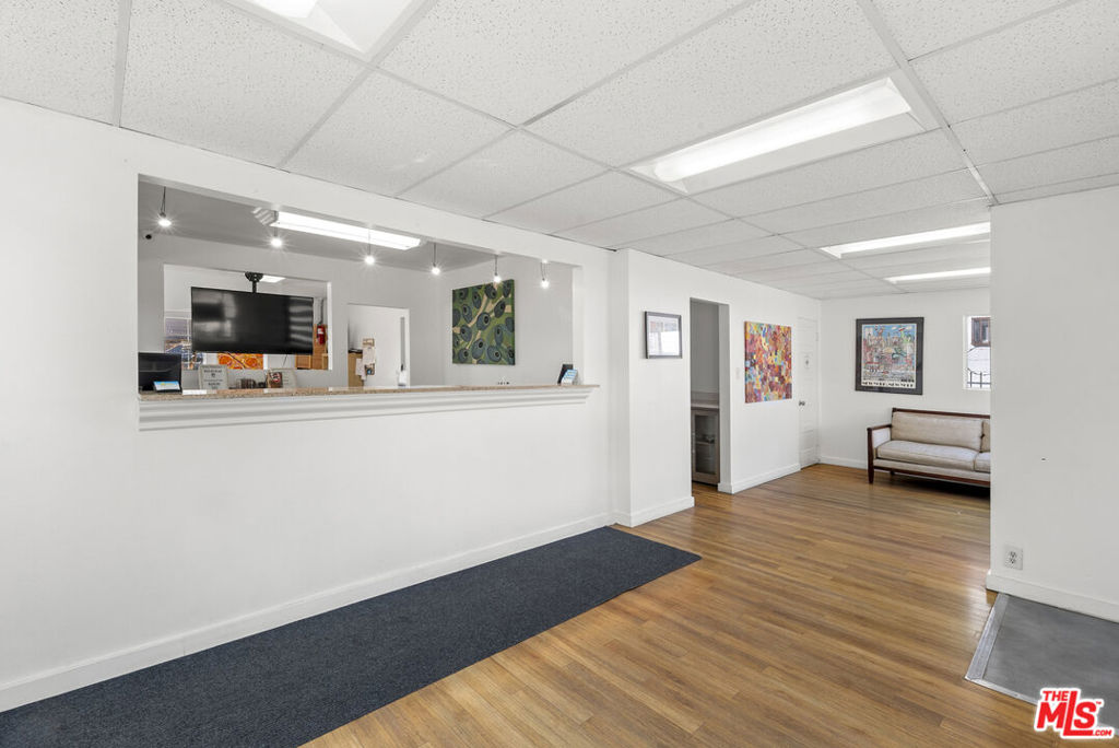 1415 N La Brea Avenue Property Photo 9