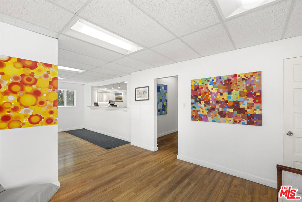 1415 N La Brea Avenue Property Photo 10