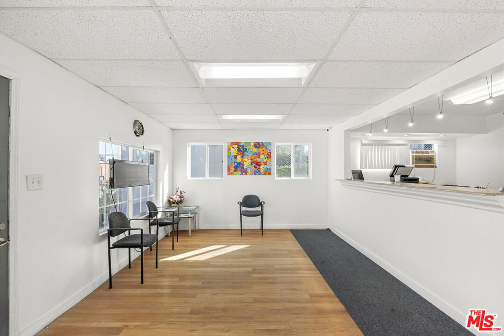 1415 N La Brea Avenue Property Photo 11