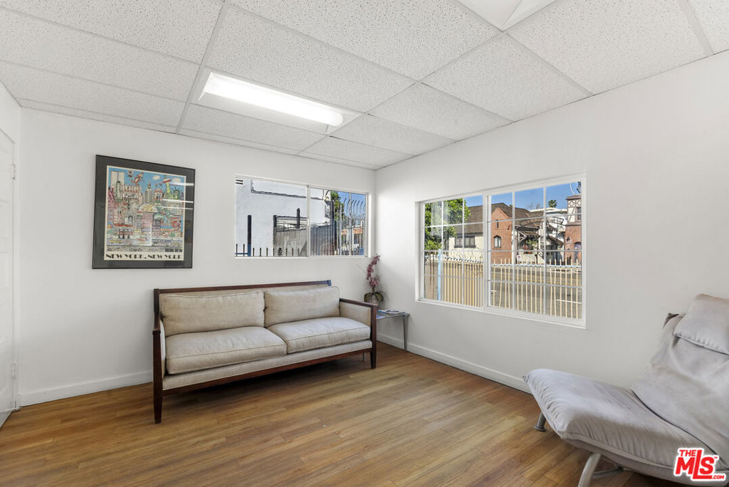 1415 N La Brea Avenue Property Photo 12