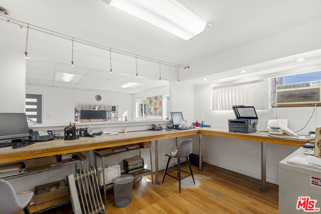 1415 N La Brea Avenue Property Photo 14