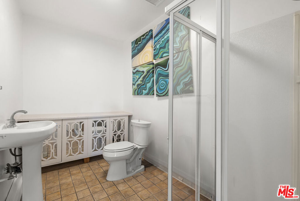 1415 N La Brea Avenue Property Photo 17