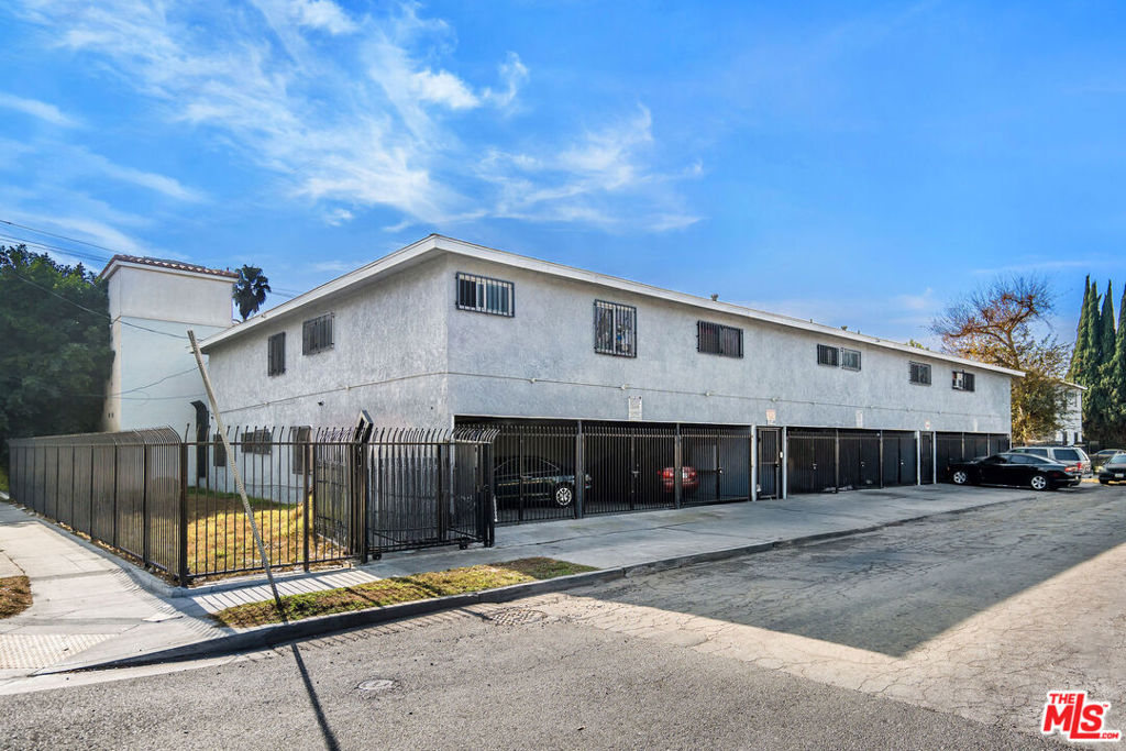 1714 E San Luis Street Property Photo 1