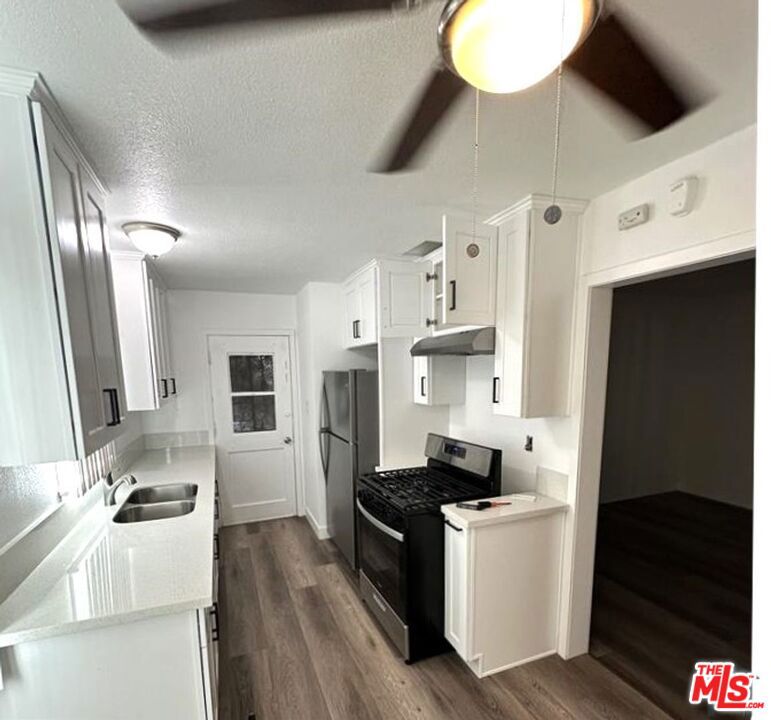 1714 E San Luis Street Property Photo 17