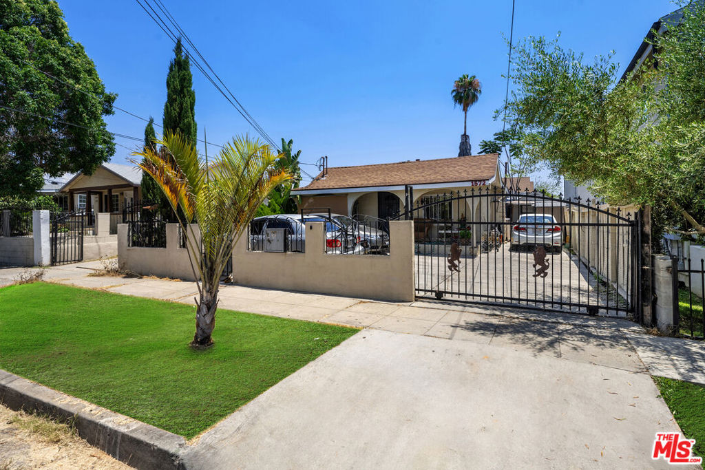 1572 Ricardo Street Property Photo