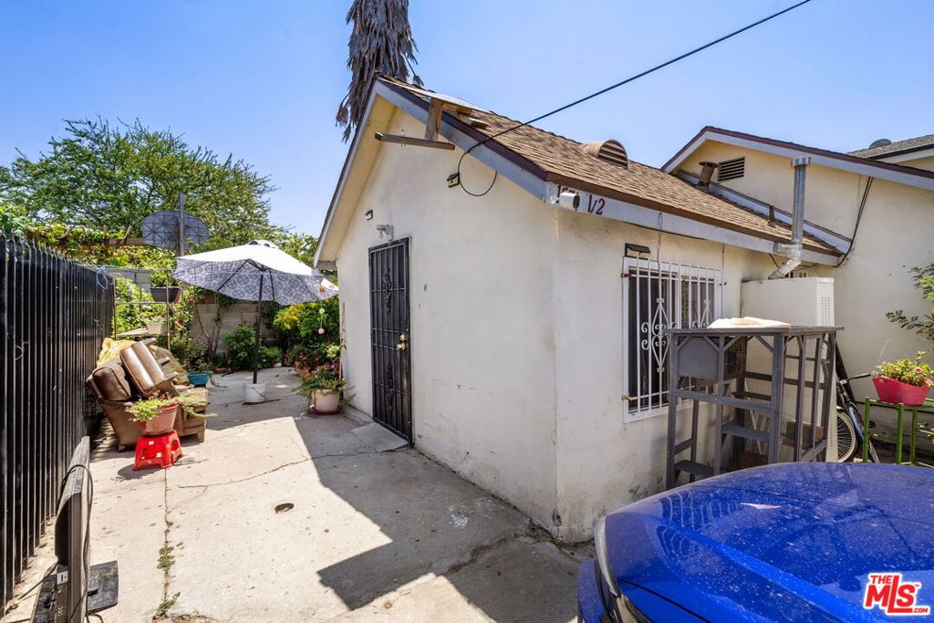 1572 Ricardo Street Property Photo 9