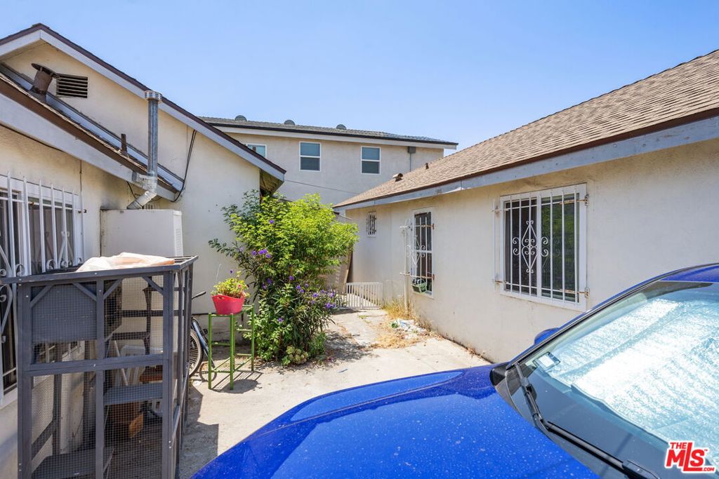 1572 Ricardo Street Property Photo 10