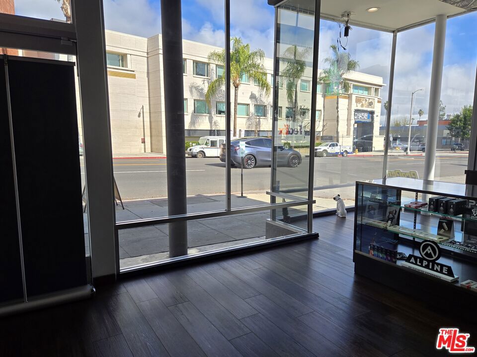 14000 Ventura Boulevard Property Photo 3
