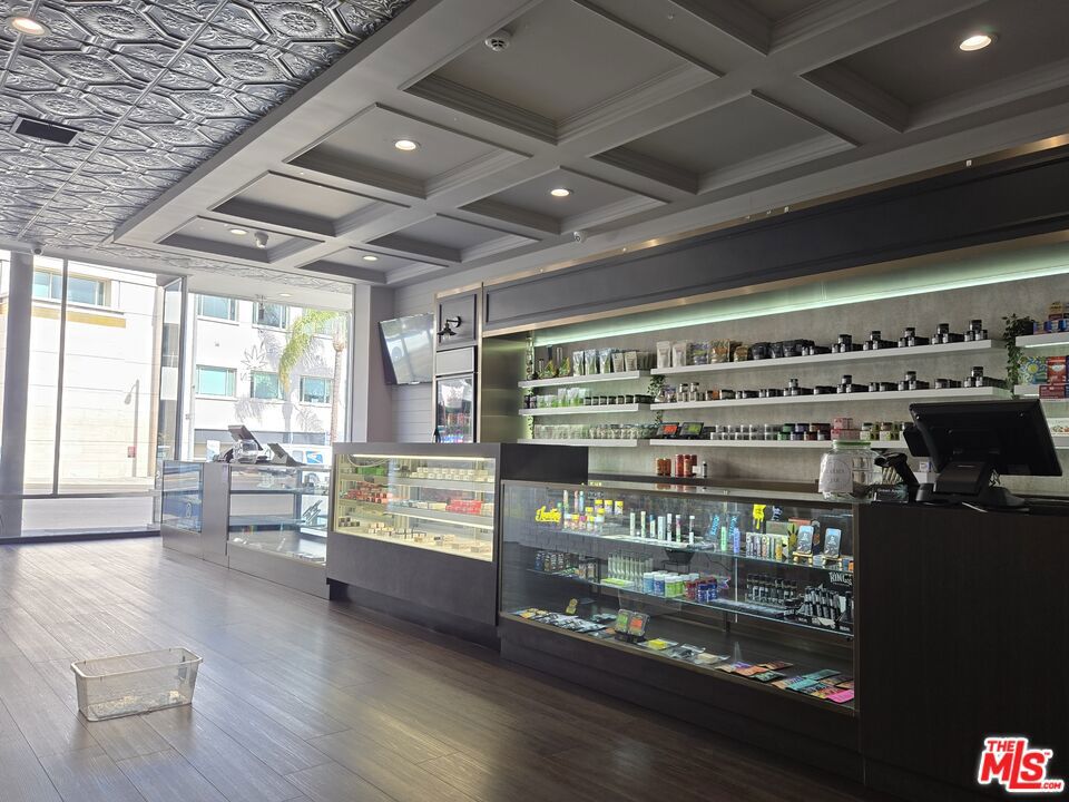 14000 Ventura Boulevard Property Photo 6