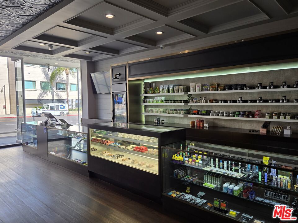 14000 Ventura Boulevard Property Photo 7