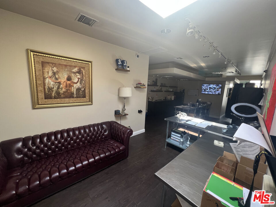 14000 Ventura Boulevard Property Photo 22