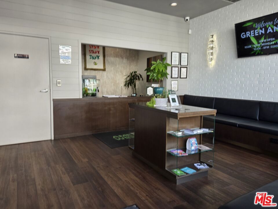 14000 Ventura Boulevard Property Photo 24