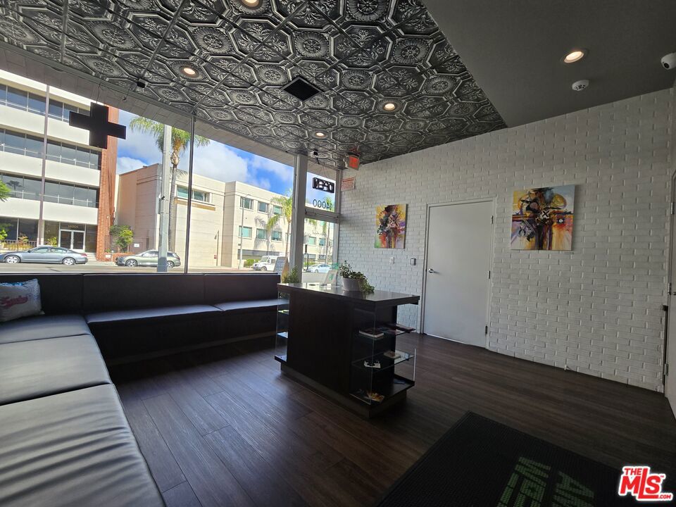 14000 Ventura Boulevard Property Photo 32
