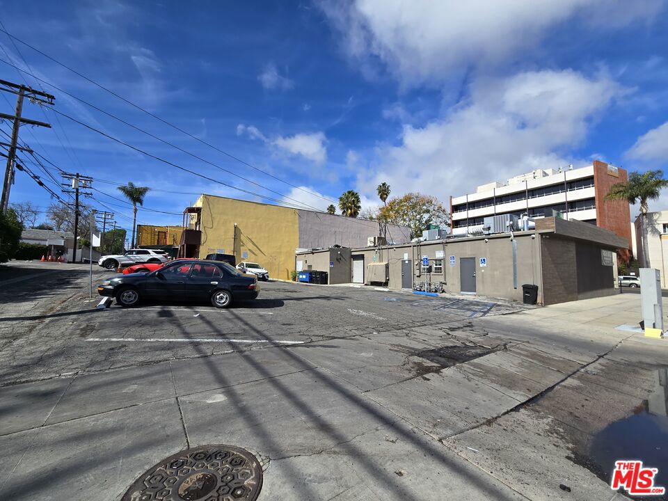 14000 Ventura Boulevard Property Photo 33