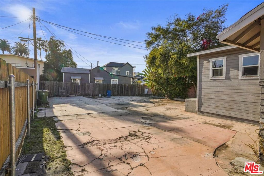 140 S Avenue 58 Property Photo 13
