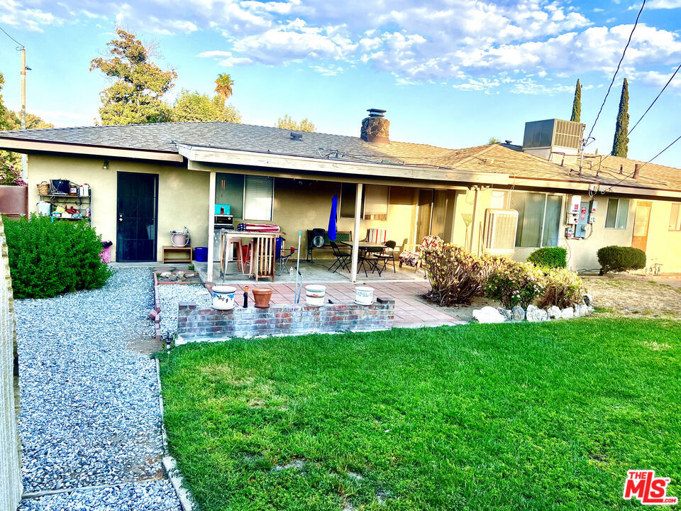 1486 N Ash Avenue Property Photo 4
