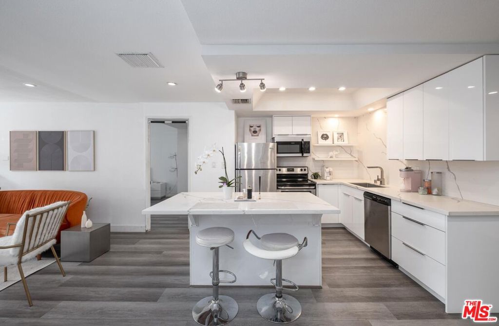 321 S San Vicente Boulevard 101 Property Photo 1