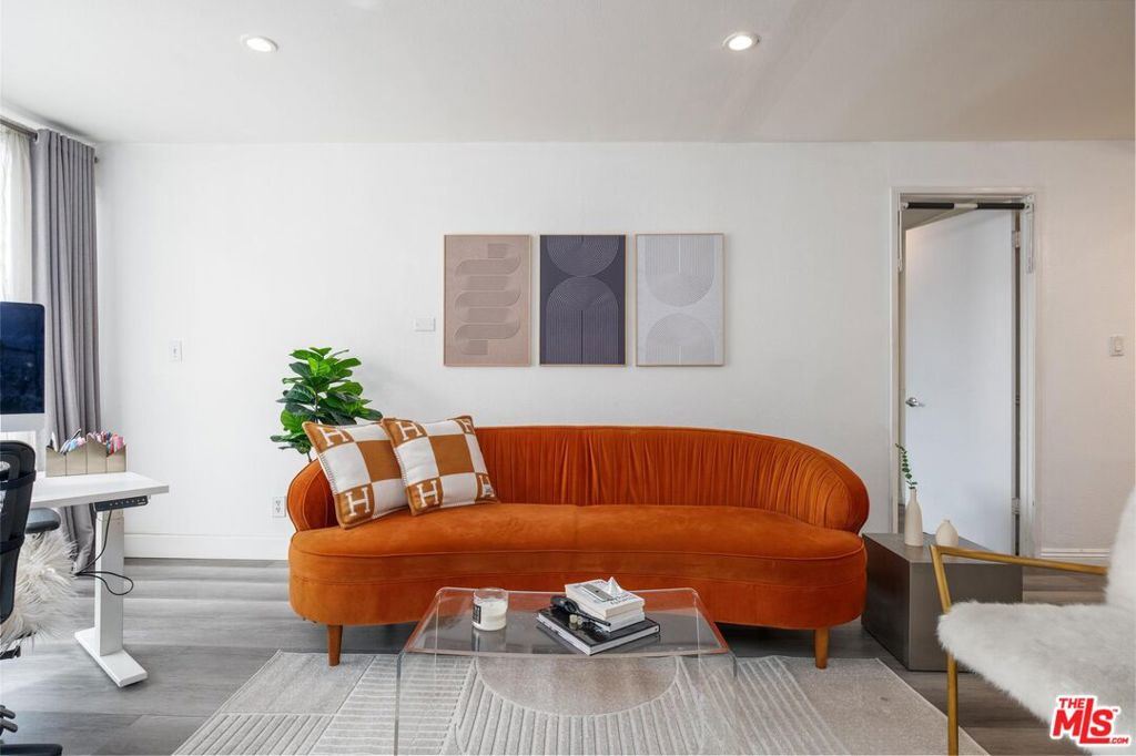 321 S San Vicente Boulevard 101 Property Photo 3