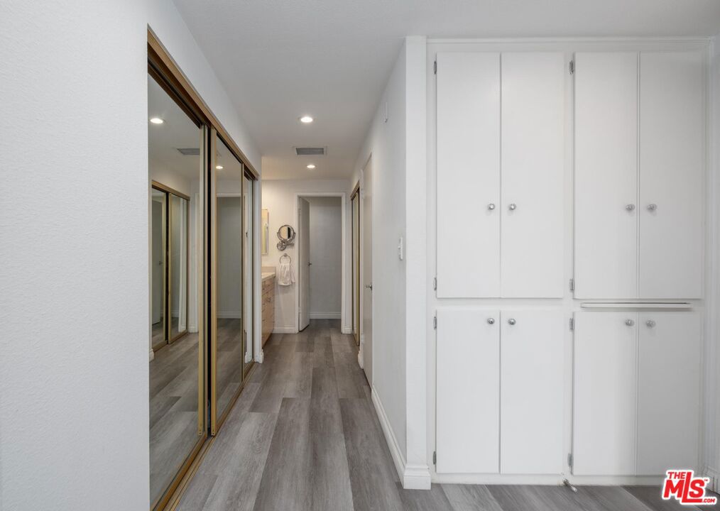 321 S San Vicente Boulevard 101 Property Photo 8