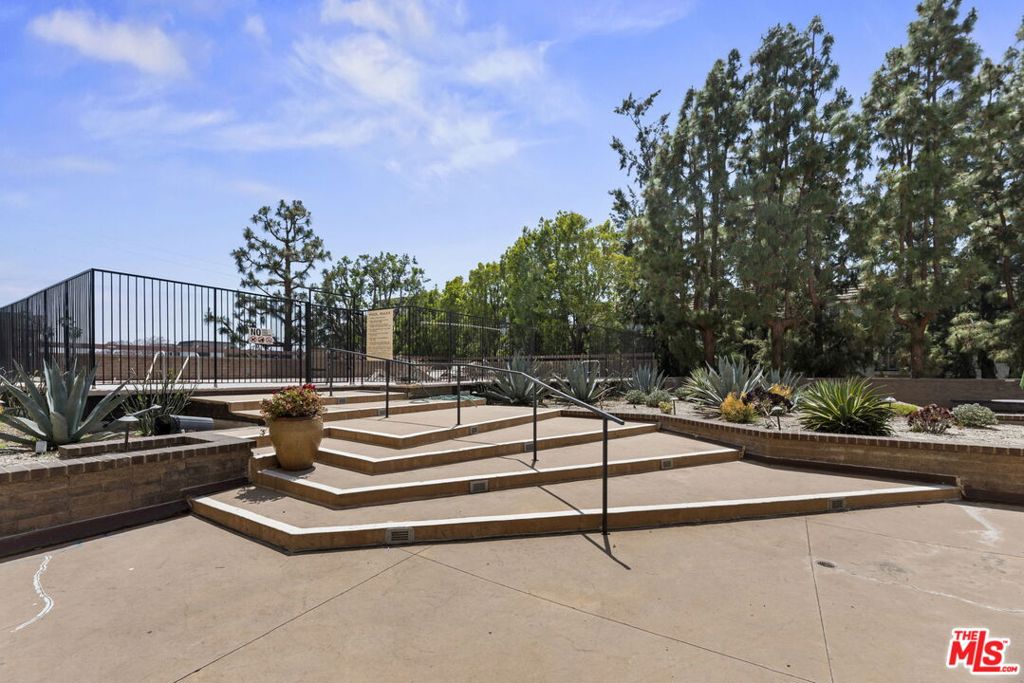 321 S San Vicente Boulevard 101 Property Photo 14